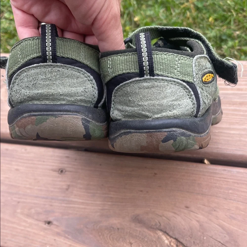 KEEN Boys Newport Sandals (size 4)